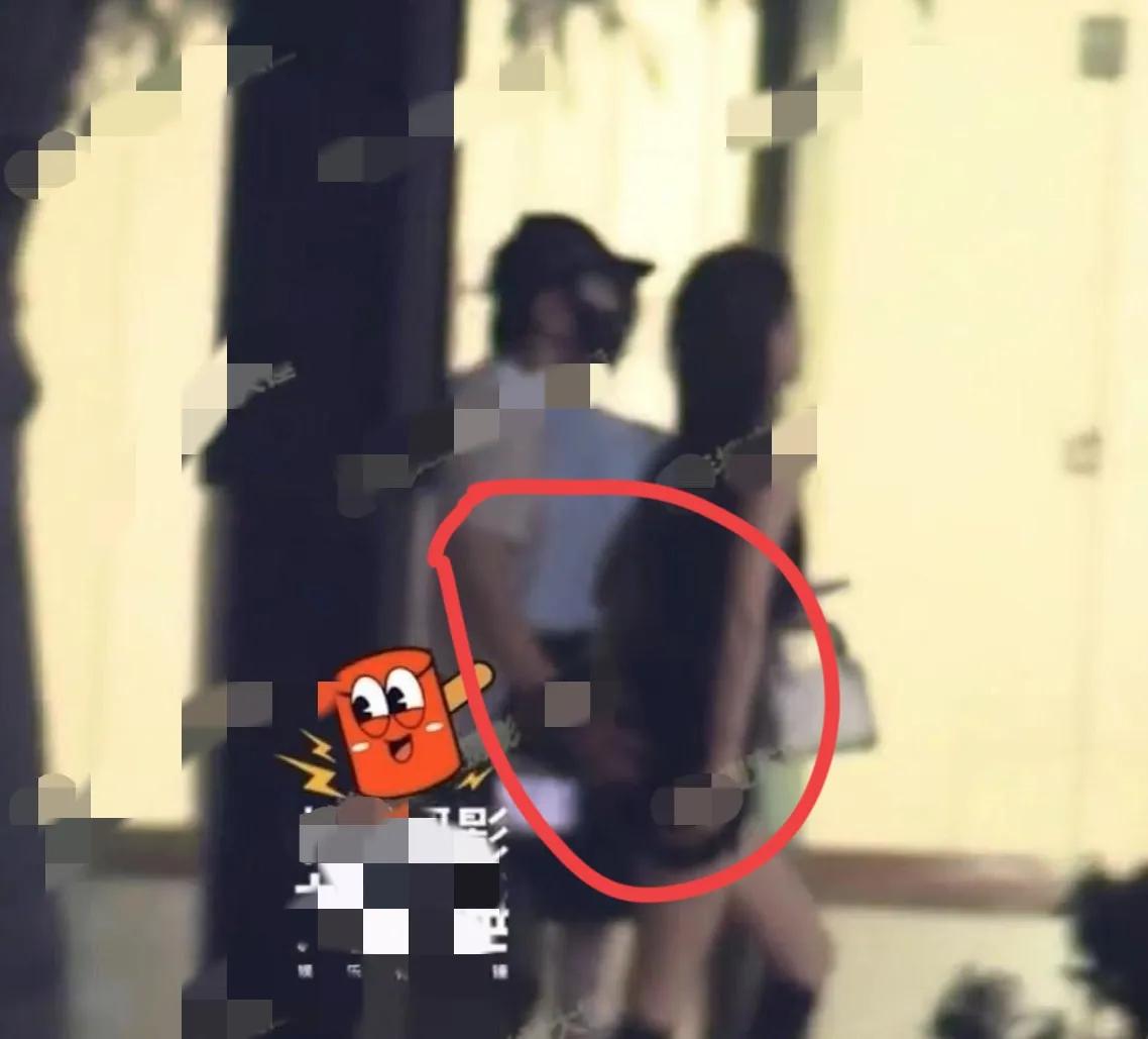 黄晓明和绯闻女友深夜泡吧,黄晓明和新女友酒吧玩到半夜