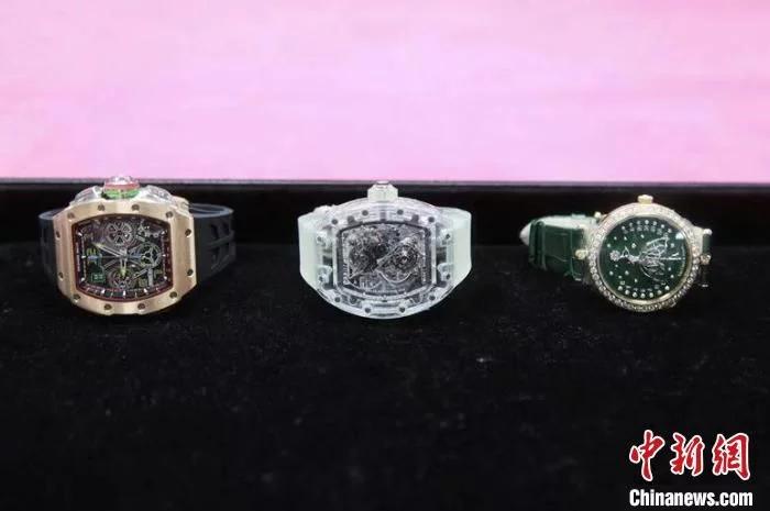 深圳海关破获手表*私走**案查获高档手表价值近亿元