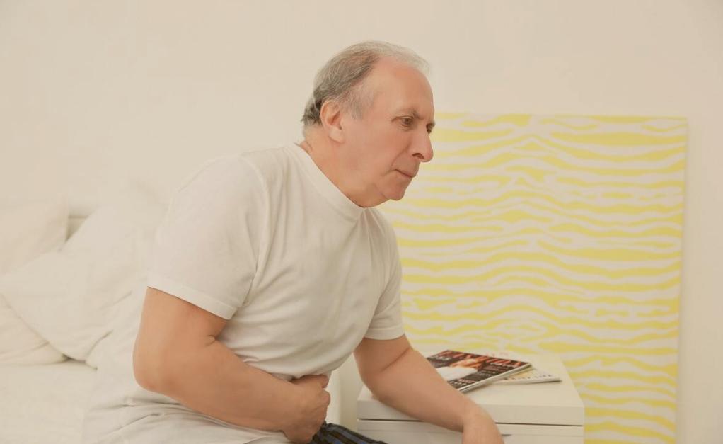 从肚脐眼抠出来的臭泥是什么,肚脐眼里面白色的臭臭的泥怎么办