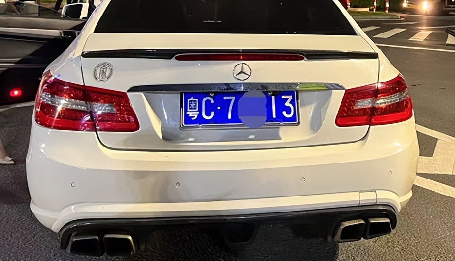 珠海交警追捕精神小伙飙车视频,珠海五辆摩托车被抓