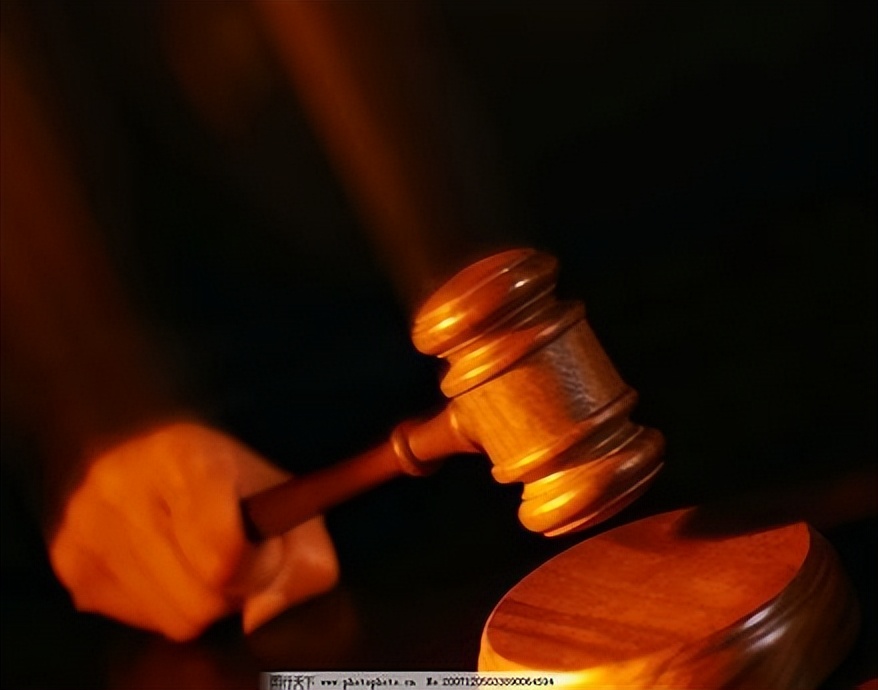 10年邮政局局长驾公车酒后约会女下属,将5名少年撞死,获赔23万