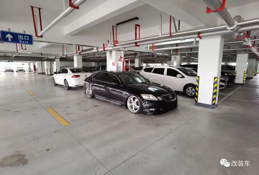 雷克萨斯gs300亮黑改装案例,本田思域适合刚毕业开吗