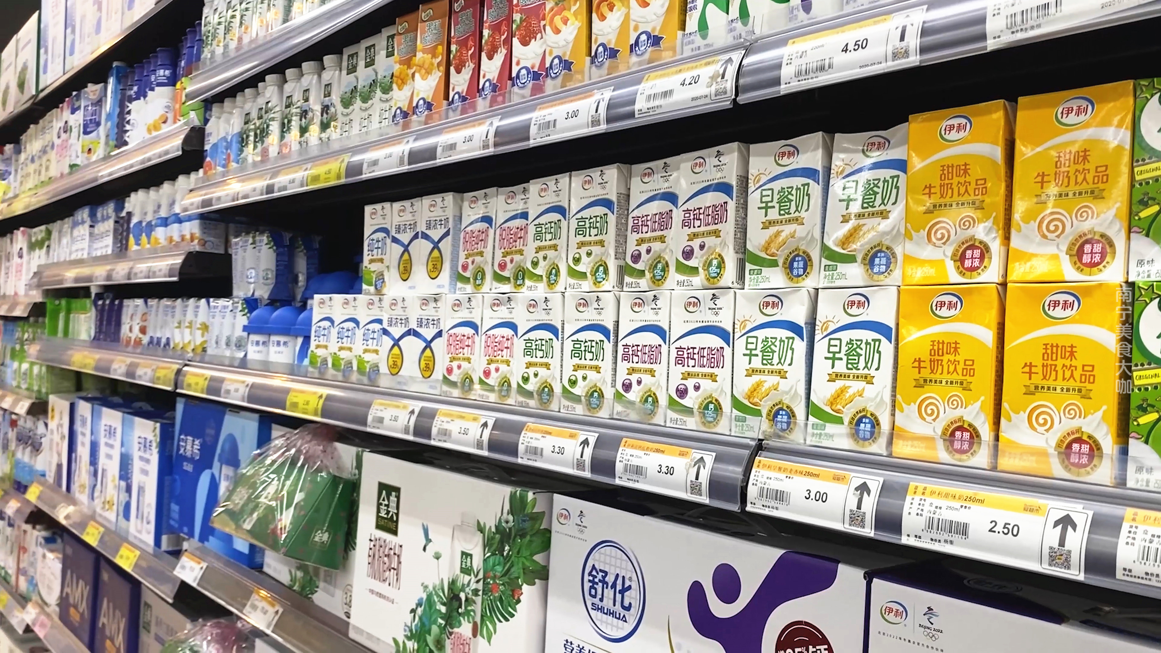 都是伊利纯牛奶为什么价格不一样,都是蒙牛的牛奶为啥价格不一样