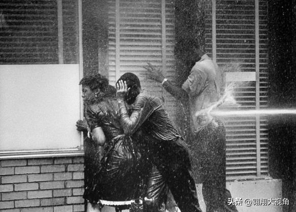 珍贵照片，日军*杀屠**老百姓强奸妇女，用刀剖开肚子，看看多残忍