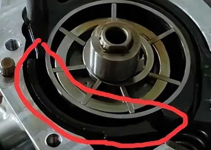 宝马车显示机油压力值,宝马五系机油压力过低怎么回事