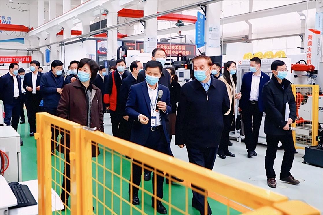 在重庆年薪30万属于什么水平,在重庆低学历有什么高薪职业