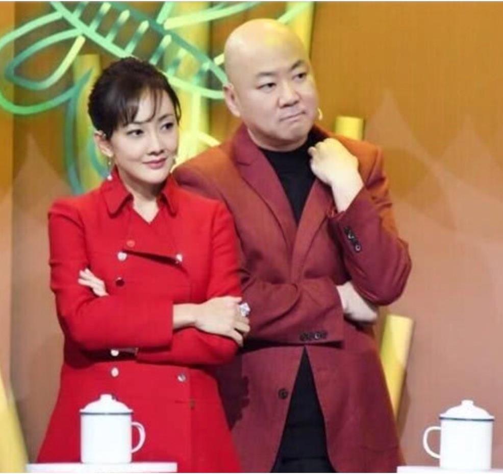 牛莉一家三口近照曝光,牛莉晒一家三口照片