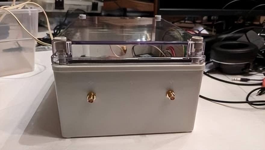 两部SDR接收器之间远程遥控切换天线和音频，解决多频点接收痛点