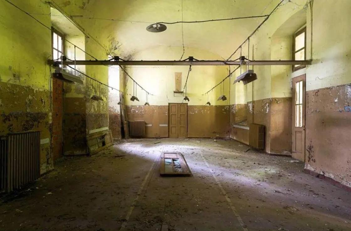 广东女孩被母亲送精神病院出家,被父母三次送精神病院后出家