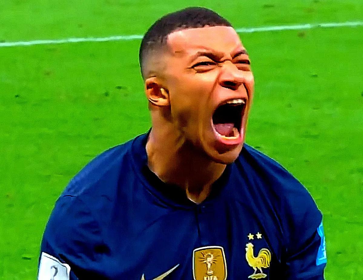 风华绝代新球王，功成名就大满贯，姆巴佩送梅西登基。