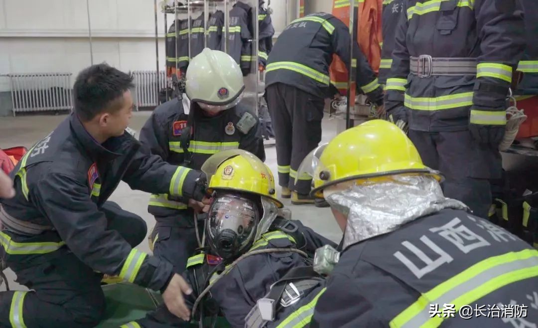 消防员火场救援讲解,消防急救模拟灭大火