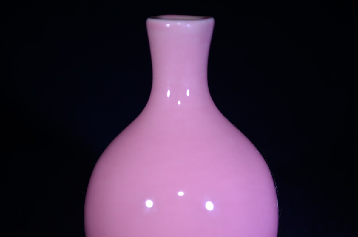 康熙时期红釉瓶图片,淡描青花瓷器鉴定