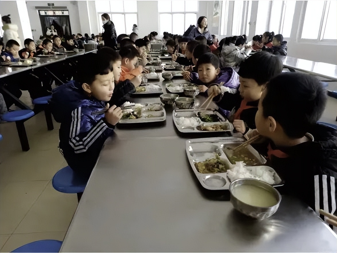 创建国家义务教育优质均衡发展县|走,到黄龙县第二小学看一看!