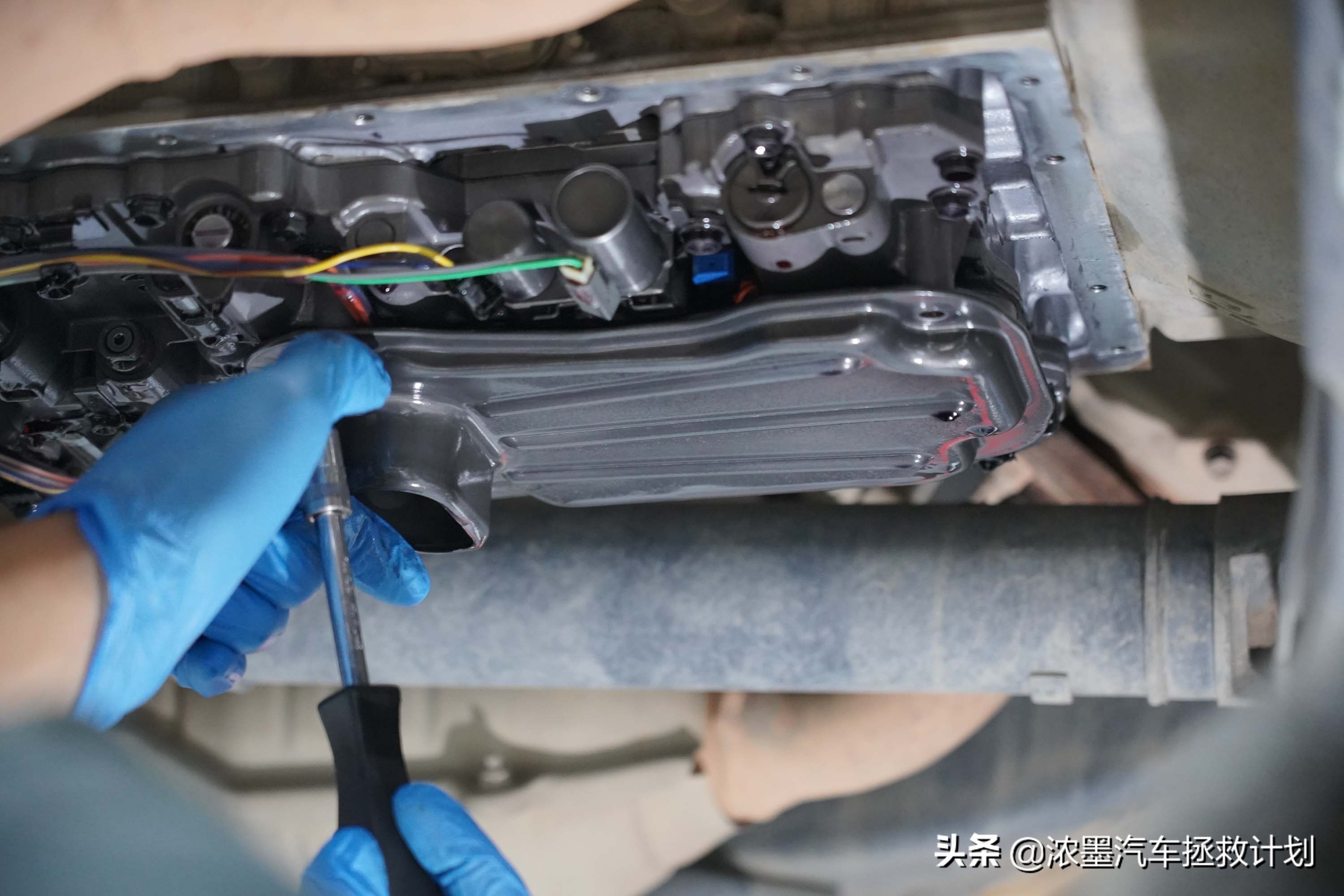 硬汉焕颜丰田普拉多续写越野传奇,修复翻新09年的丰田普拉多