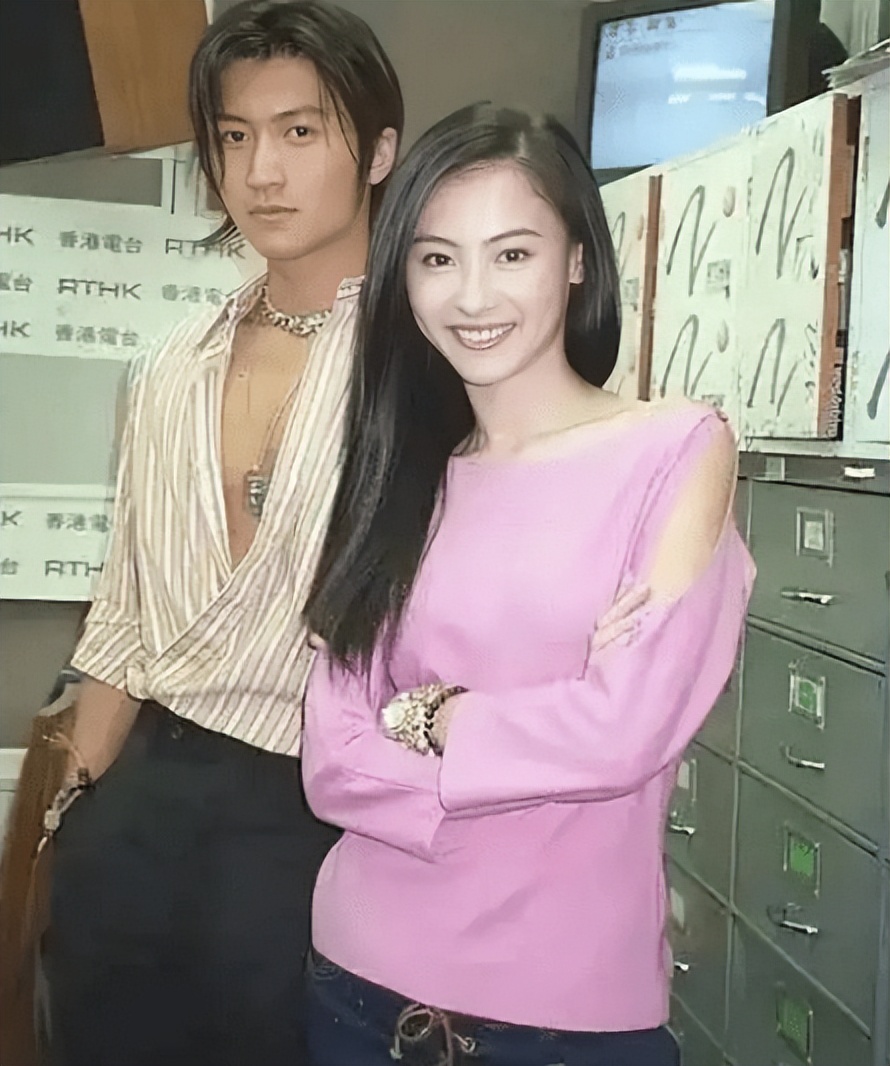 谢霆锋为什么如此喜欢王菲,谢霆锋为何喜欢王菲这么多年