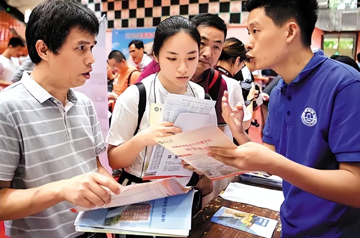 单招和统招上大专的区别,大专单招和统招的区别有哪些