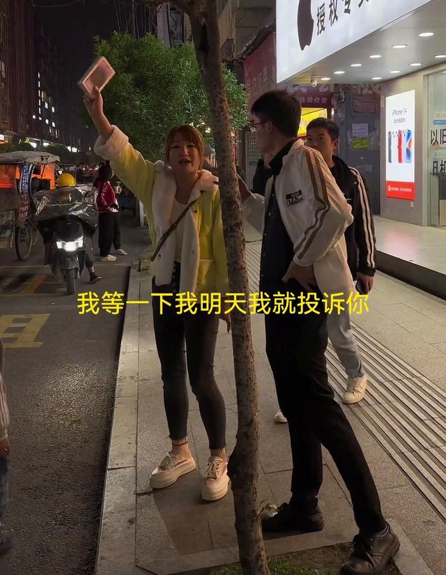 浙江：女子花10400买到“资源机”，大闹苹果店，他们家卖假货