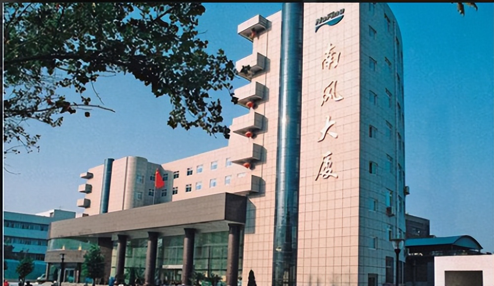 “明星经理”沉迷澳门*场赌**，为筹赌资，让大学生*妇情**开公司倒公款