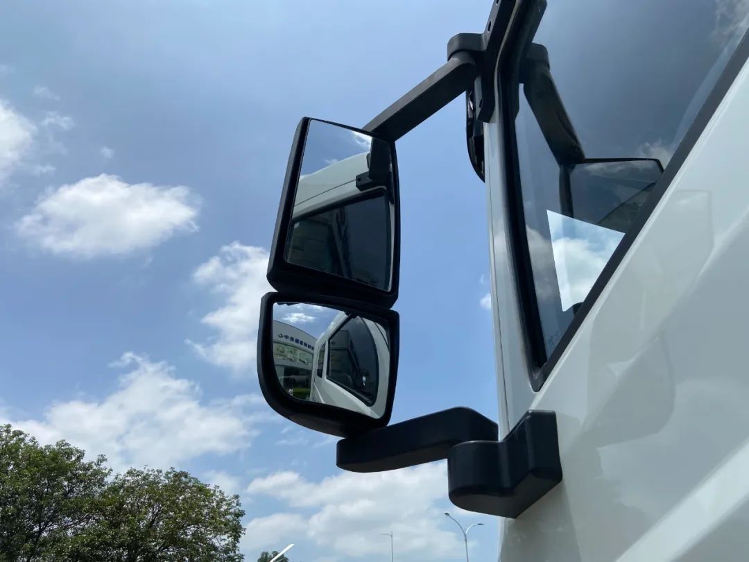 华菱汉马h7460马力牵引车多少钱,拉7吨挖机的自卸车