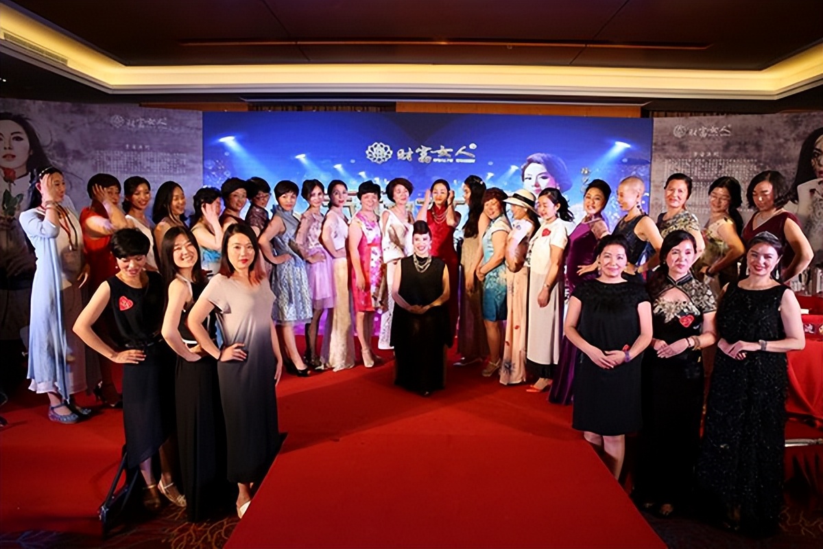 32个名媛拼单*袜丝**，集体感染脚气这事，撕下“名媛”虚荣的遮羞布