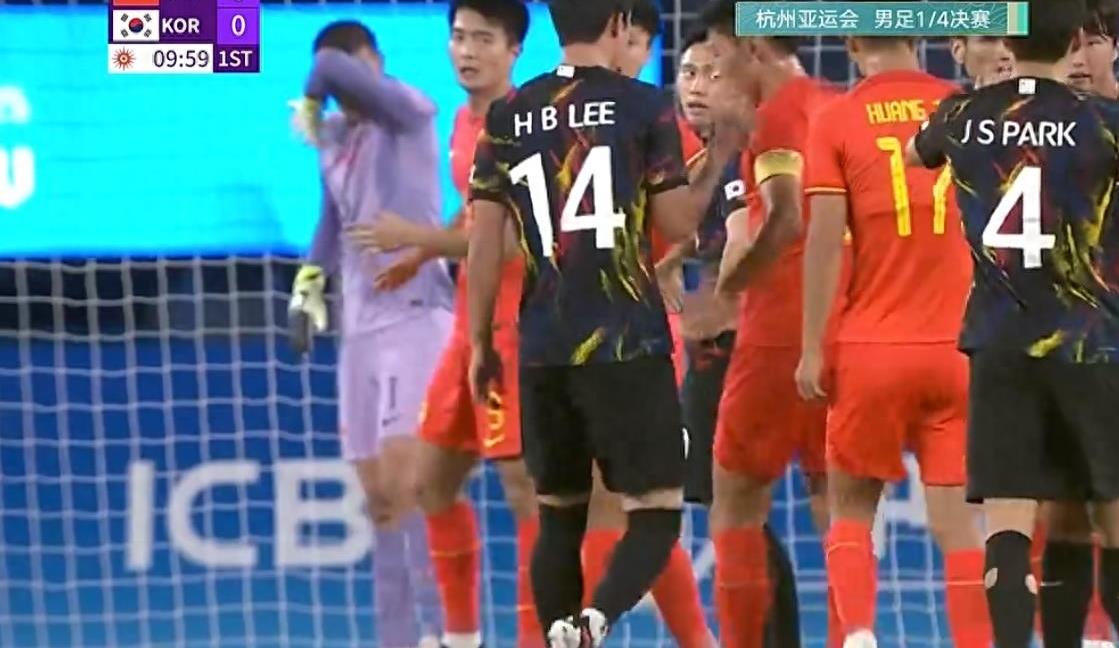 国足门将韩佳奇超燃集锦,国足vs韩国吐槽