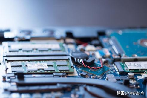 android嵌入式底层开发课程,嵌入式与android开发哪个好