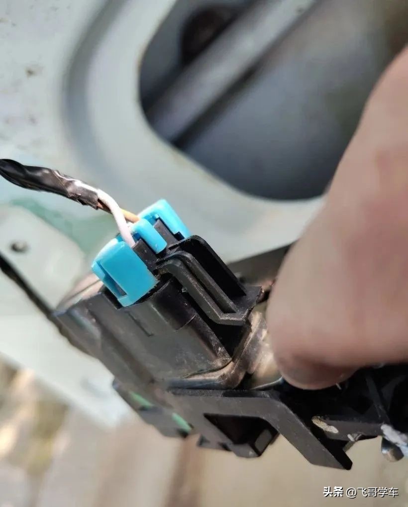 别克凯越车门锁异响和跳动,凯越锁车或者开锁反复跳动