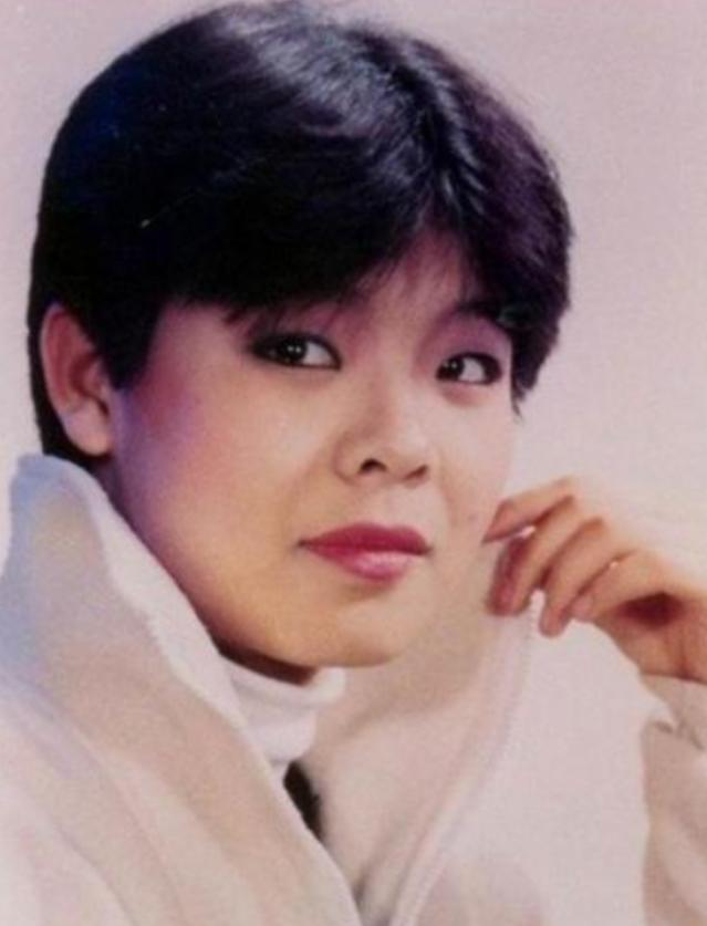 23年前除夕夜,歌手谢津从23楼一跃而下,留下母亲和韦唯的眼泪