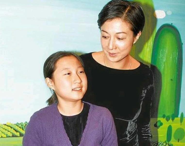 “异类”星二代，顶着父母光环却不务正业，违法被捕、同性结婚