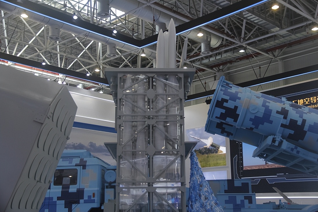 076搭配辽宁舰,076攻击舰和辽宁号尺寸对比