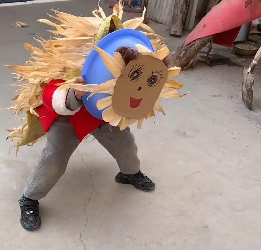 农村女孩徒手抓蛤蟆,农村抓蛤蟆姑娘