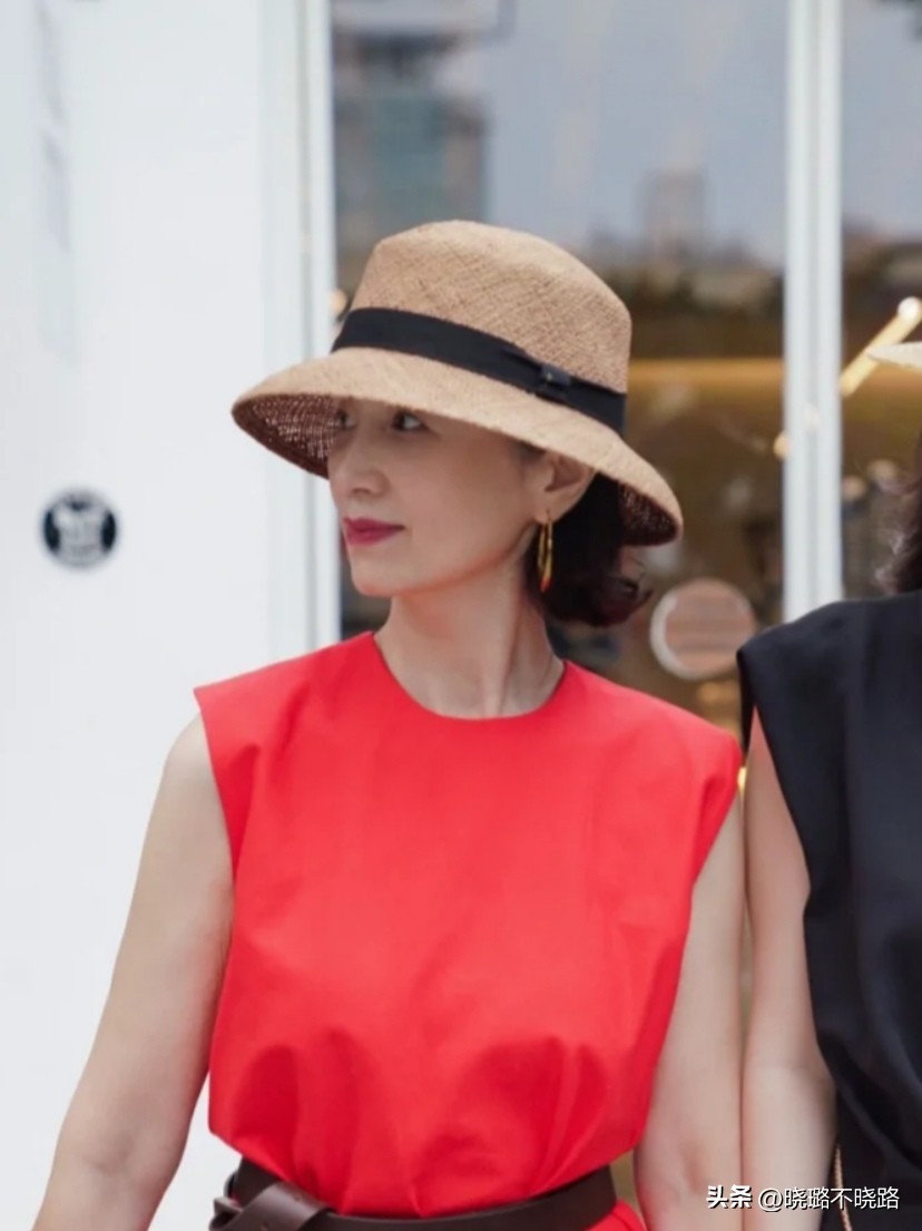 小个子适合的半丸子头卷发,中年卷发戴什么帽子好看