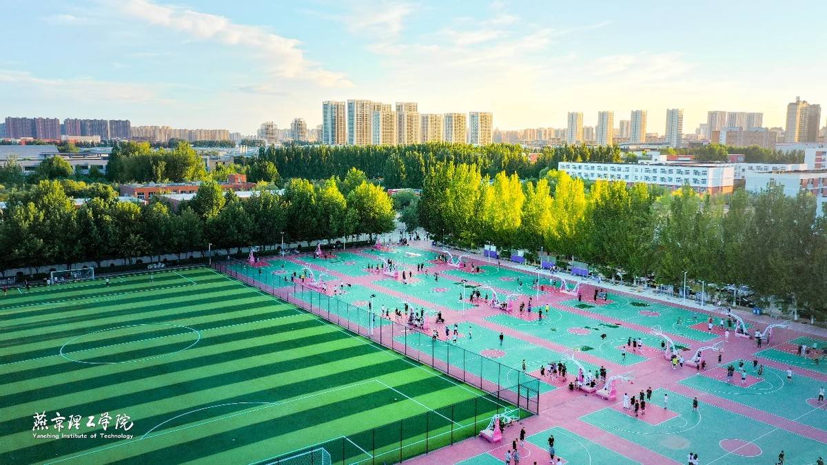 鐕曚含鐞嗗伐瀛﹂櫌鏁欏姟,鍚嶆牎鏉ヤ簡鐩存挱鍥為【