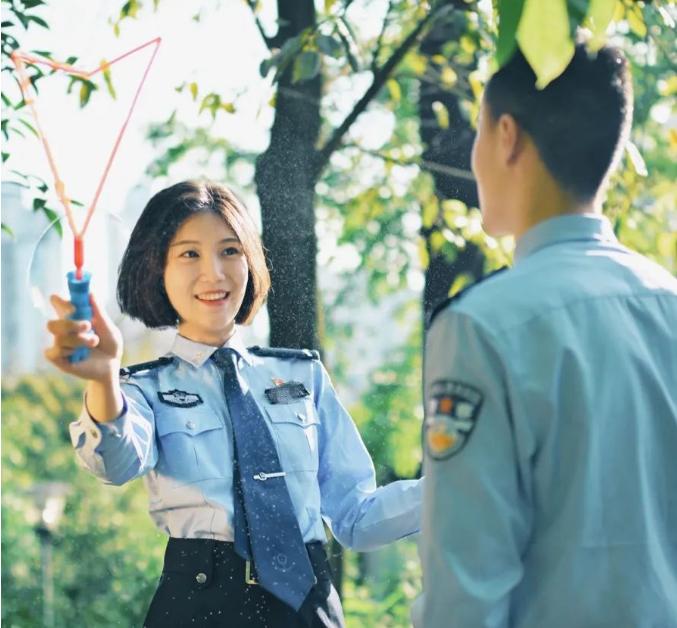 警校情侣毕业照,警校校园毕业情侣照