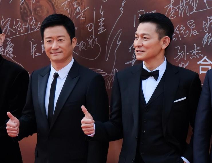 上海这一夜，内娱来了一大半，吴京谢霆锋拿大奖，冯小刚忙着交际