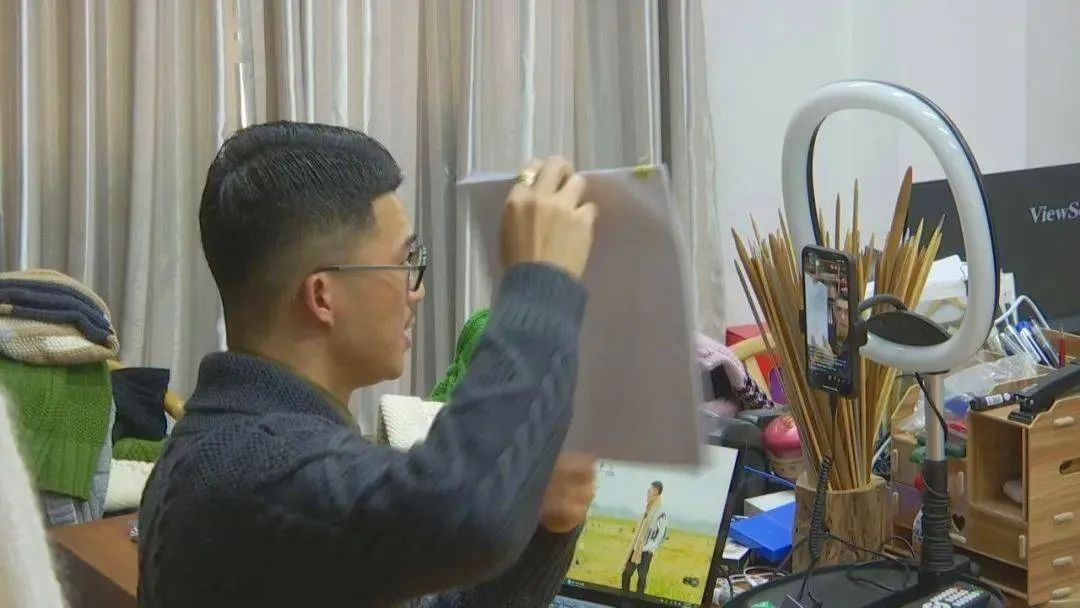 80后广东小伙回村织毛衣年入500万,有个小伙靠织毛衣赚钱是真的吗