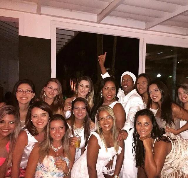 曾经的足球巨星小罗,足球精灵小罗历史排第几