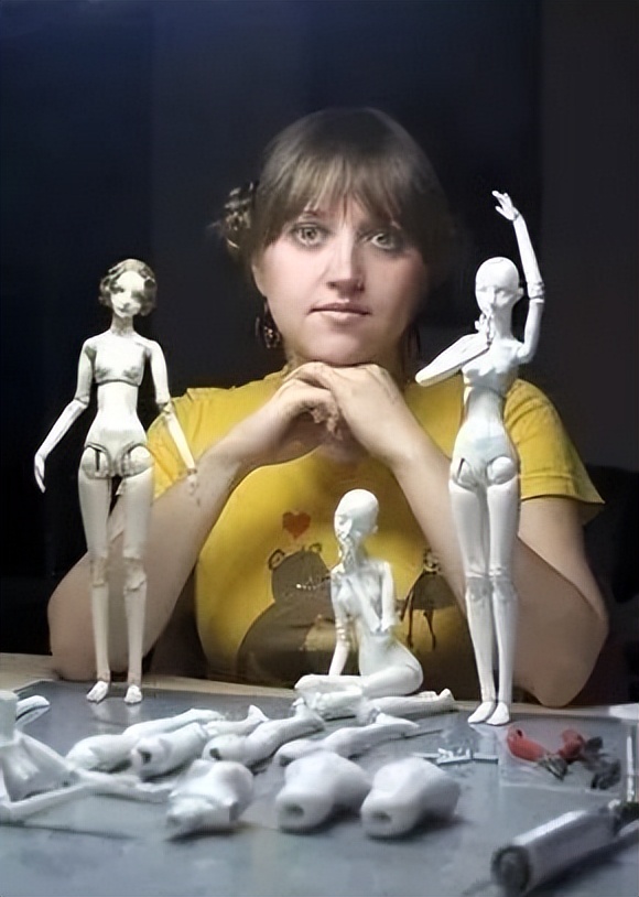 惊呆!李晨花200万为范冰冰定制的新娘娃娃,原来长这样!