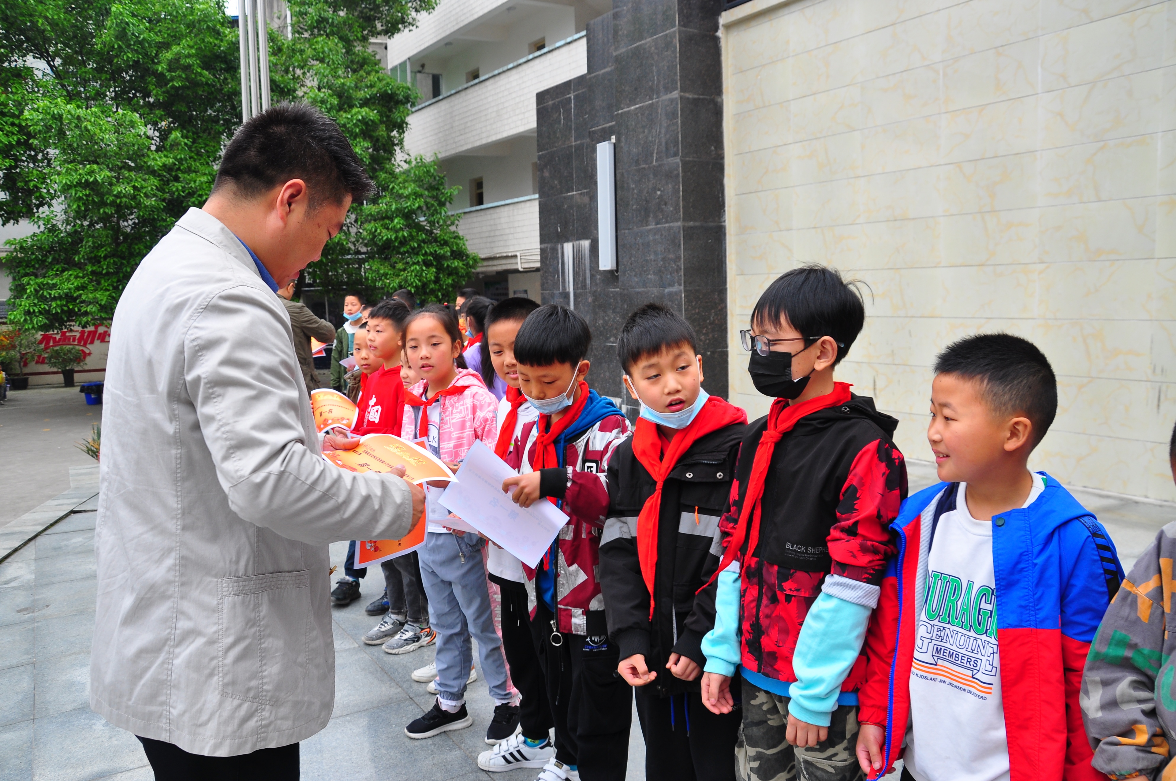 小学校长杯足球活动报道,桑枣中学2021足球比赛