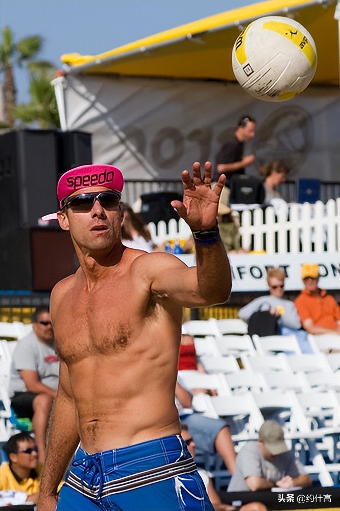 从排坛小鲜肉，到银发帅大叔-美国女排主教练基拉里