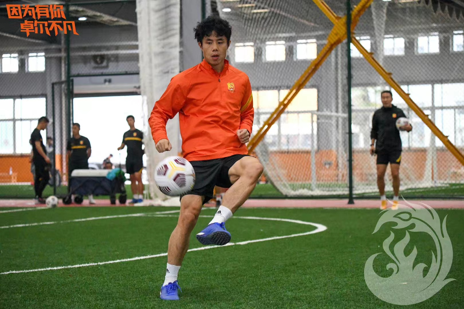 时隔一年，蒿俊闵晒定妆照，上次是他告别鲁能：唯有足球不可辜负