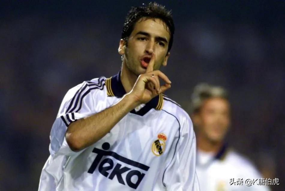 2001年劳尔距离登顶只差一步，为何金球奖和世界足球先生相继败北