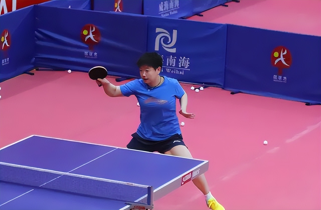 邱贻可孙颖莎澳门比赛指导,孙颖莎随邱贻可成都训练