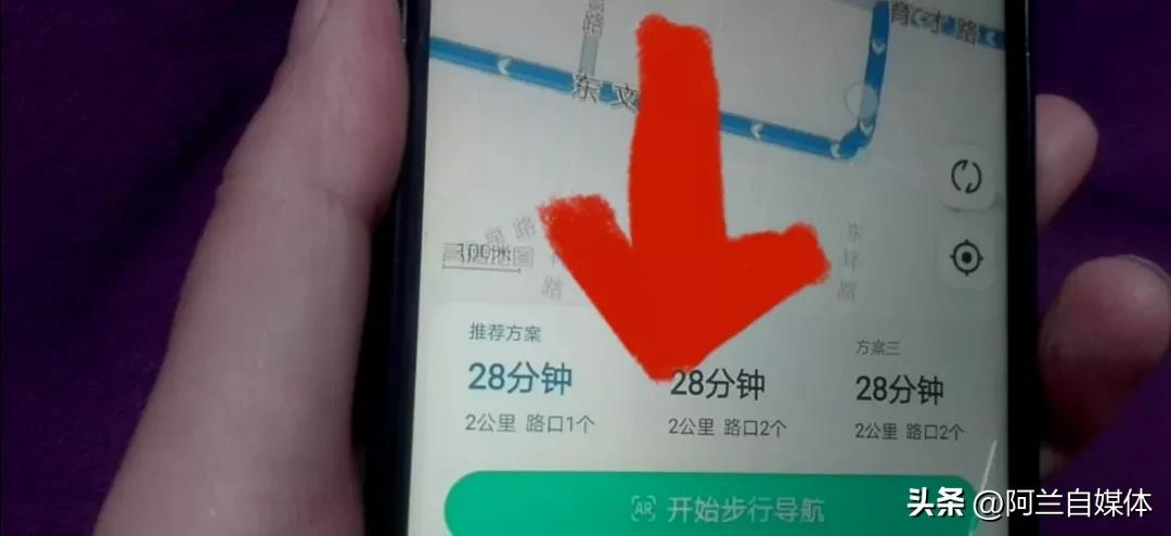 如何使用步行导航？打开隐藏按钮直接指引方向，不用再看东南西北