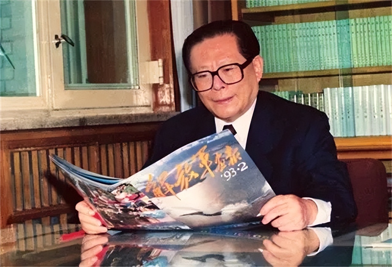 江主席掌舵的十年，是中国最艰难的十年