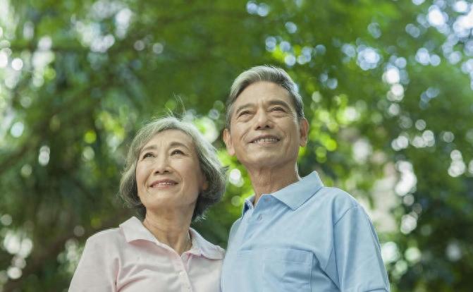 怀孕当天我碰见老公陪他初恋做产检，我流掉孩子，他又红了眼