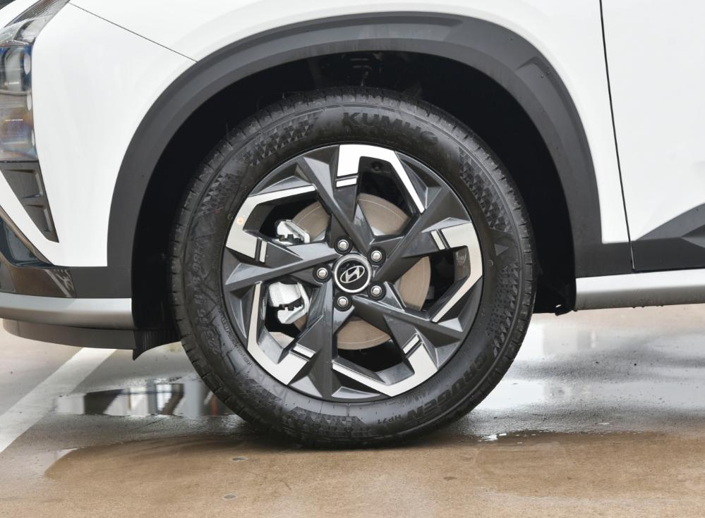 现代全新胜达开到150码,二手胜达和ix35哪个合适