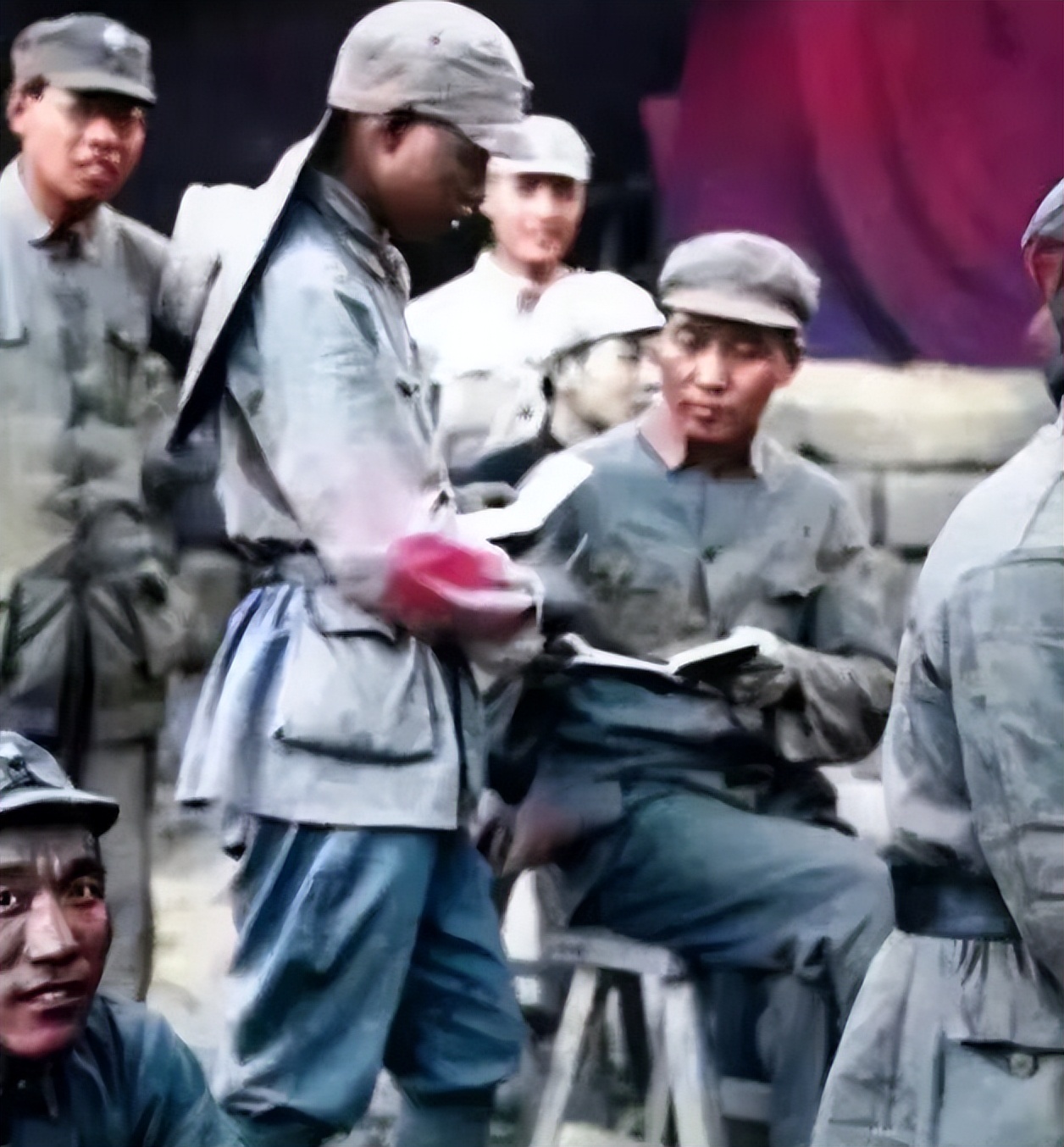 1958年，毛主席听王鹤滨讲国外趣闻，越听越奇，不断追问：还有吗