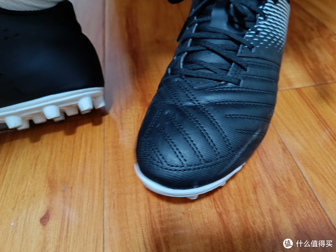 迪卡侬足球鞋多少钱一双,迪卡侬100元跑步鞋