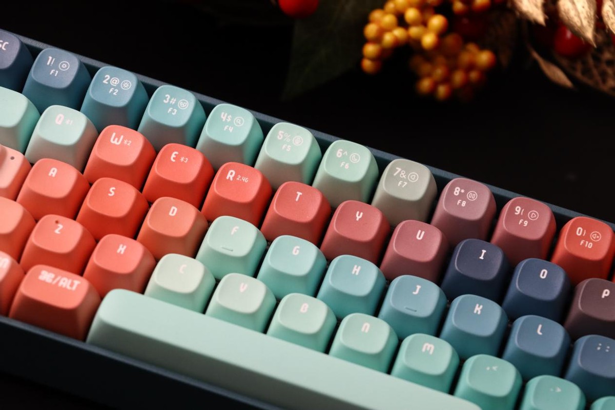 洛斐小翘蓝牙机械键盘开箱组装,洛斐小翘键盘简单上手